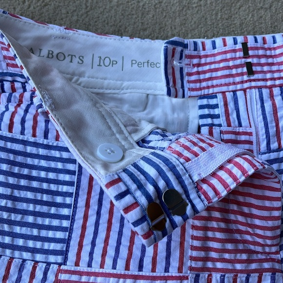 TALBOTS SIZE 10P PERFECT SHORT RED/WHITE/BLUE SEERSUCKER 7” INSEAM - Picture 3 of 5